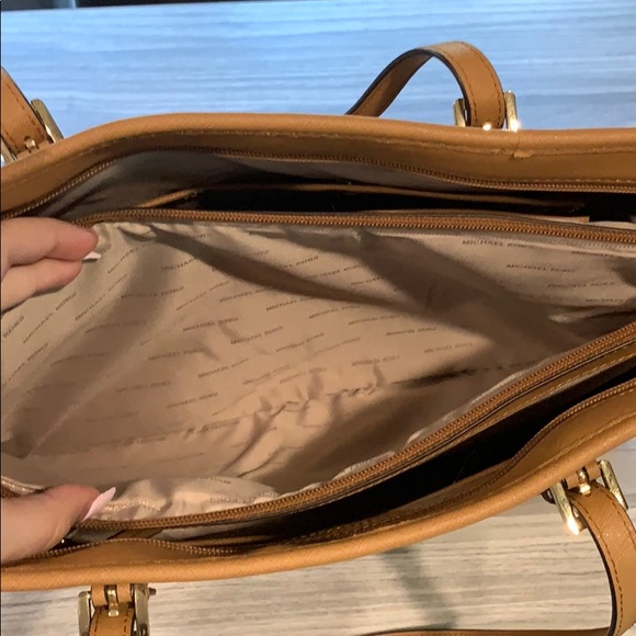 Authentic Michael Kors brown leather zip tote - Picture 7 of 7
